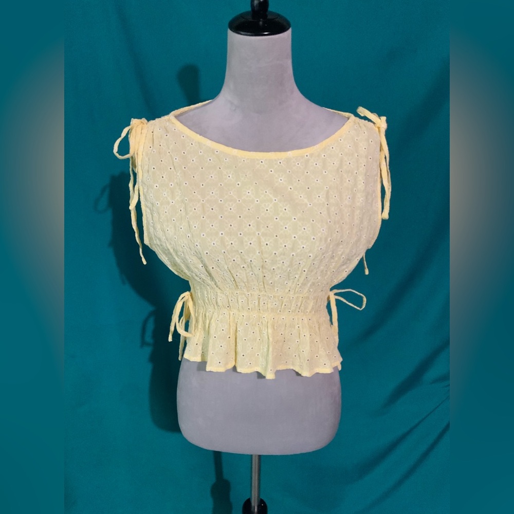 ALTAR’D STATE, ASHA EMBROIDERED TOP, YELLOW W/WHITE EYELET PEASANT-STYLE CROP